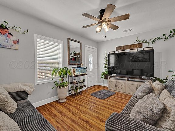 5th image of 800 S Spring St