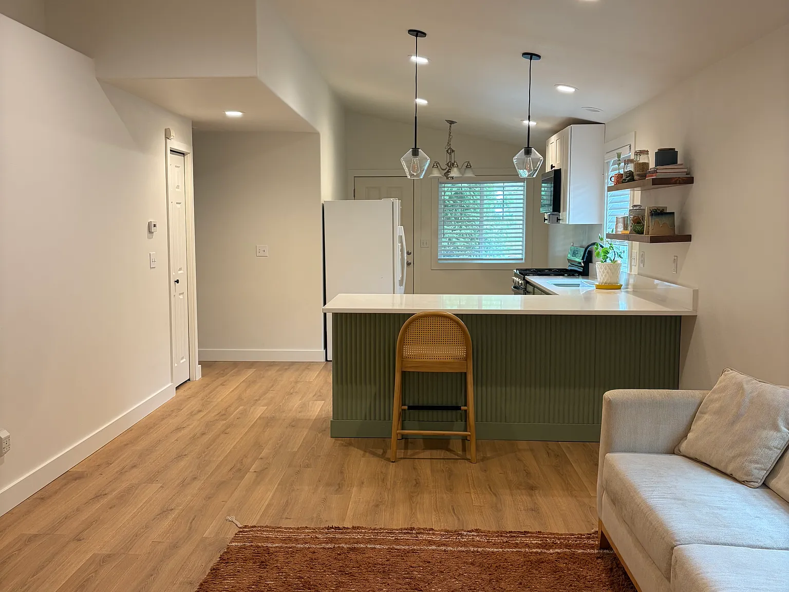 3 bed, 1014 sqft, $2,695 — Photo 4