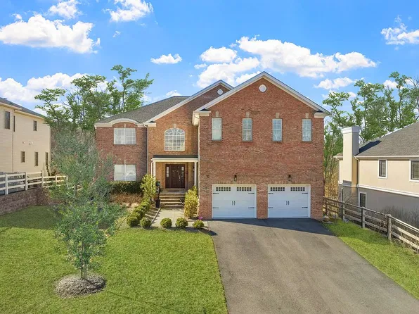 69 Haggerty Dr, West Orange, NJ 07052