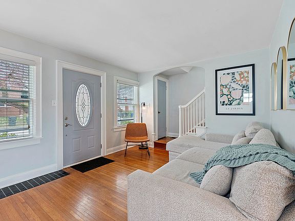 5th image of 1382 Eastview Ave