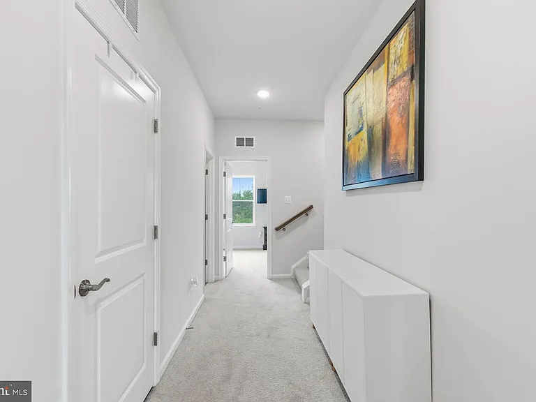 3469 Carnaby St — Photo 20