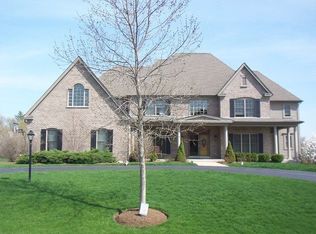 28692 W Harvest Glen Cir, Cary, IL 60013