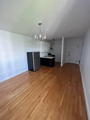 Rented by Gugenheim Realty LLC | media 9