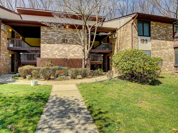 123 Amberly Drive #H, Manalapan, NJ 07726