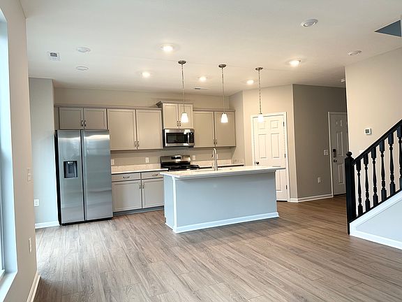 5th image of 5012 Pebble Ct #5012