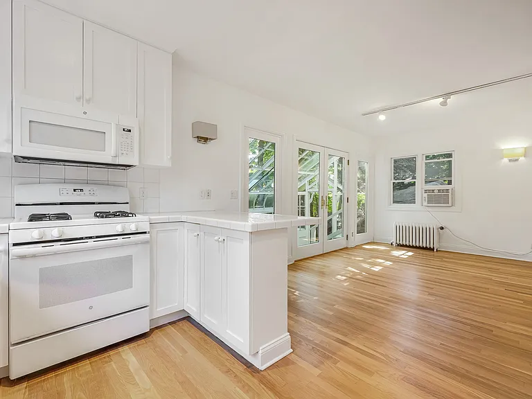 14 Grove Ln — Photo 16