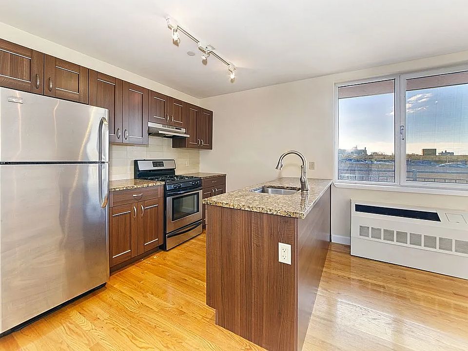 2nd image of 106 16th St #9B