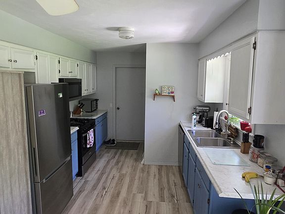 3rd image of 307 Grace Ln