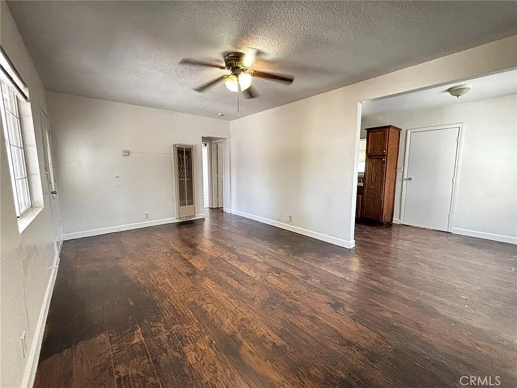 Building Photo - 8876 Cypress Ave #3