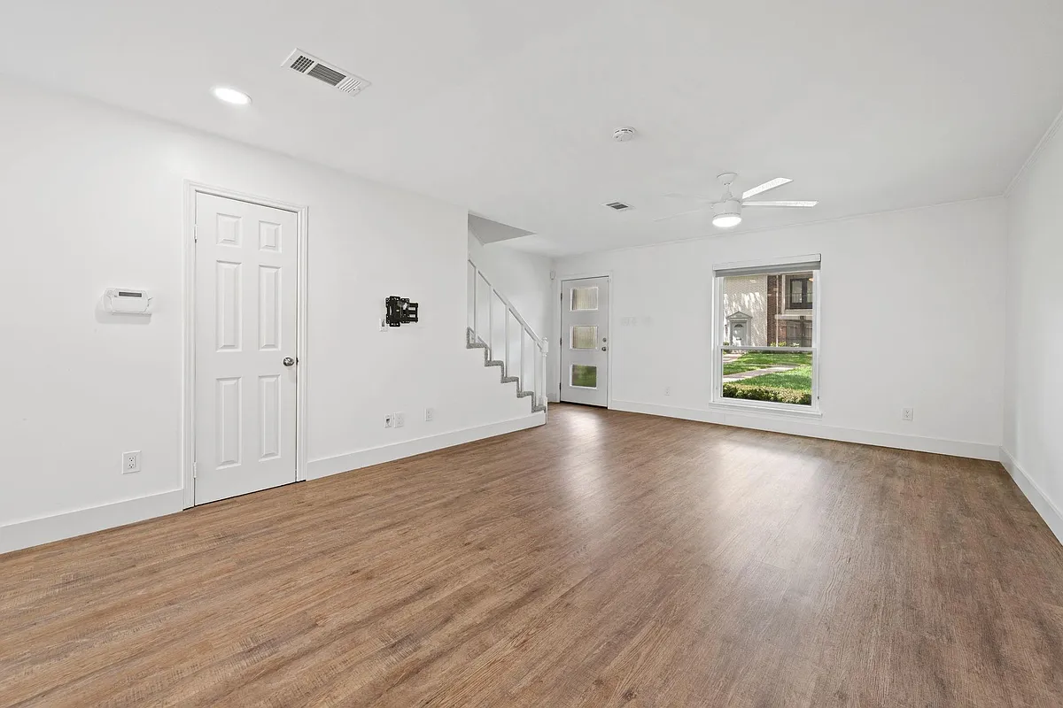 Building Photo - 10240 Longmont Dr #48/1