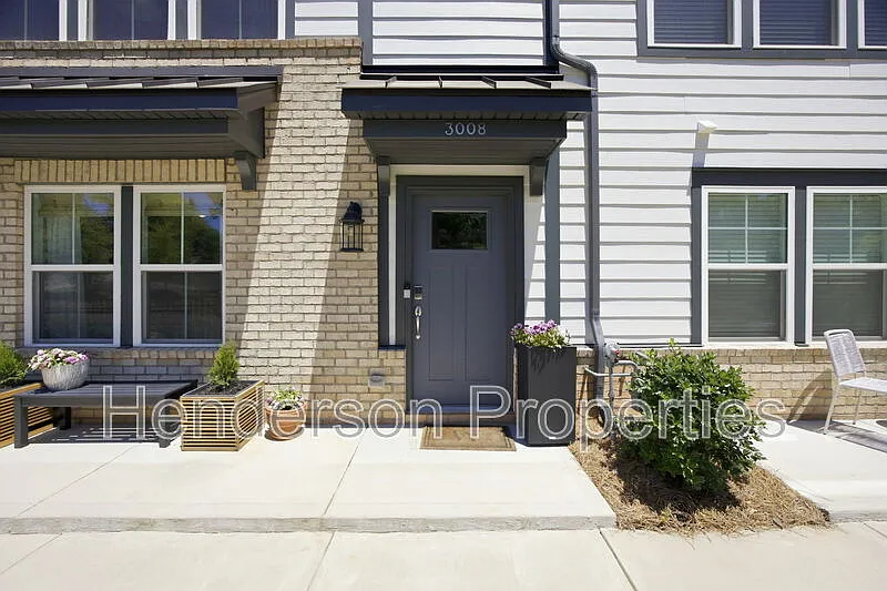 3 bed, 3.5 bath, 2940 sqft, $3,800 — Photo 3
