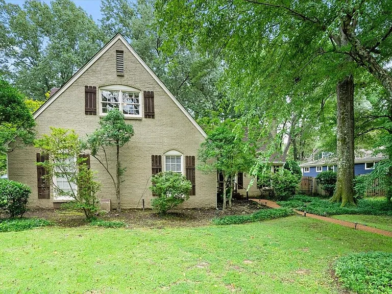 1380 Poplar Estates Pkwy — Photo 2