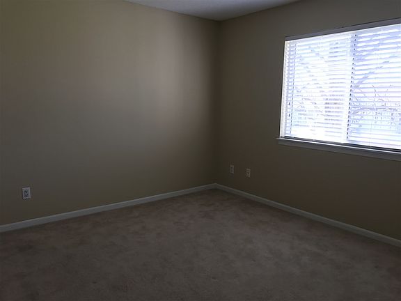 4th image of 540 Augusta Cir APT 8