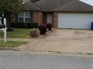 1102 SW Apache Dr, Bentonville, AR 72712