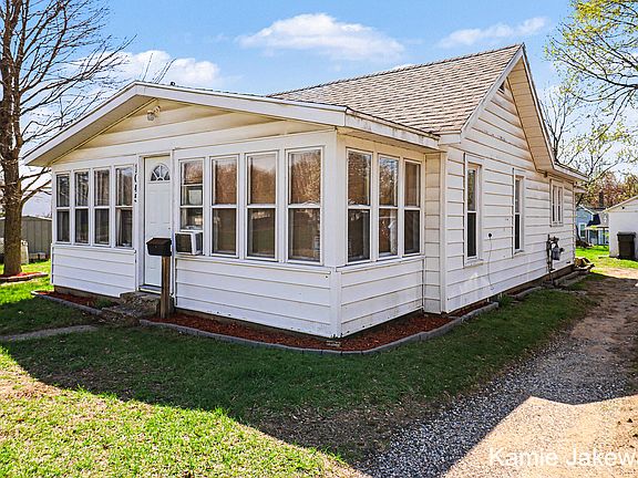 4th image of 1045 Alderman St