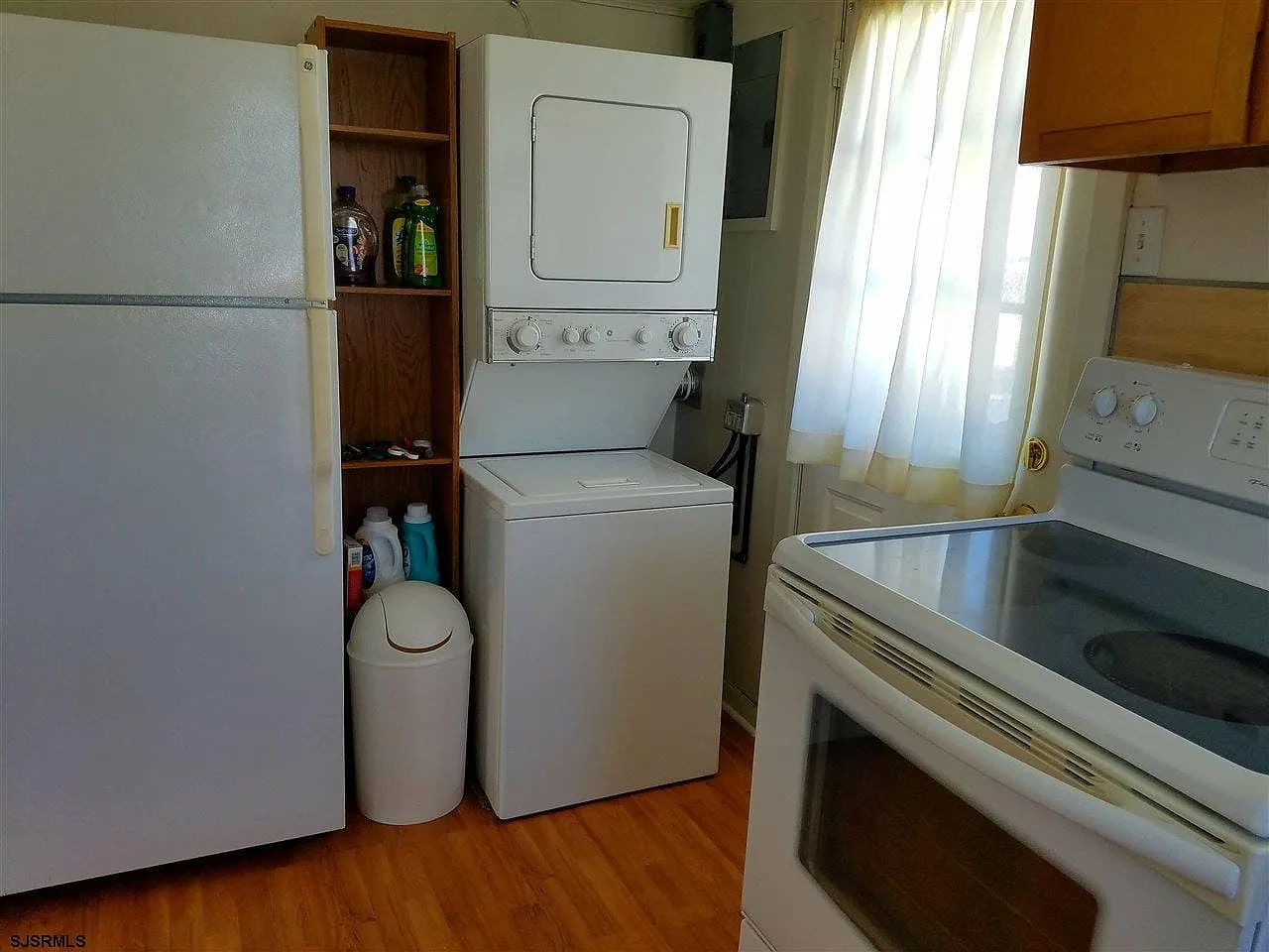 2 bed, 1.0 bath, $1,300 — Photo 2