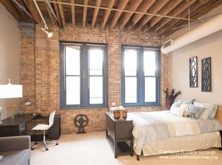 225 W Evergreen Ave, Chicago, IL 60610