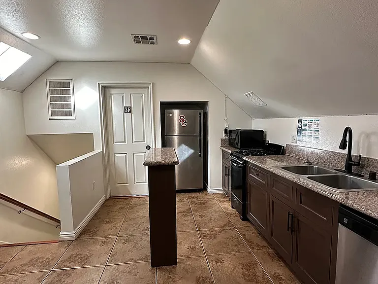 2673 Menlo Ave #3H — Photo 6
