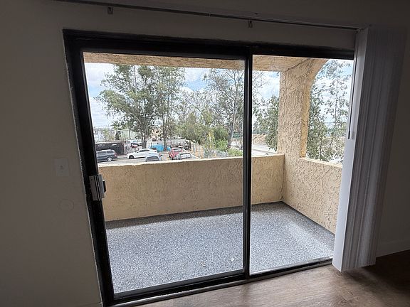5th image of 12521 Saticoy St APT 4