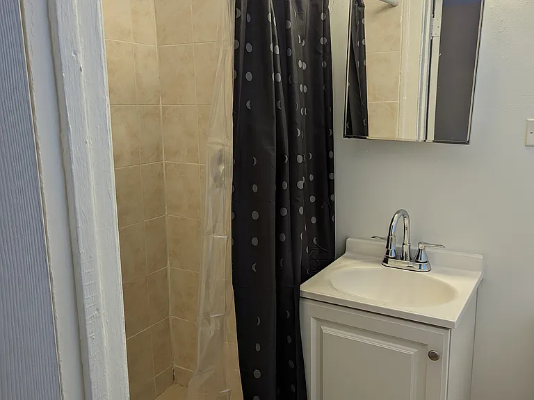 4421 N Broadway St #12 — Photo 4