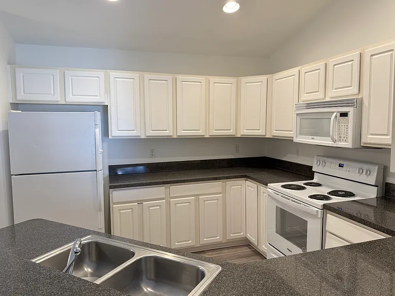 4103 Fullerton Ct #4112L — Photo 5