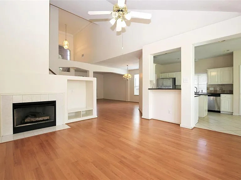 4602 Rainbow Valley Ct — Photo 10