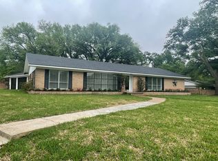 611 Woodcrest Ln, Longview, TX 75601