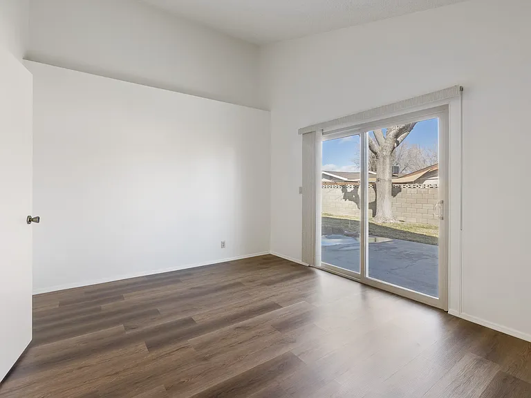 841 Landsford St — Photo 12