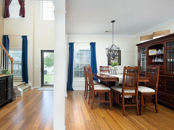 5th image of 748 Woodhaven Pl