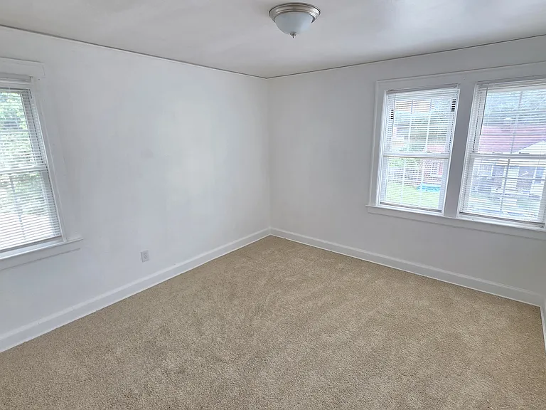 15883 Ardmore St — Photo 23