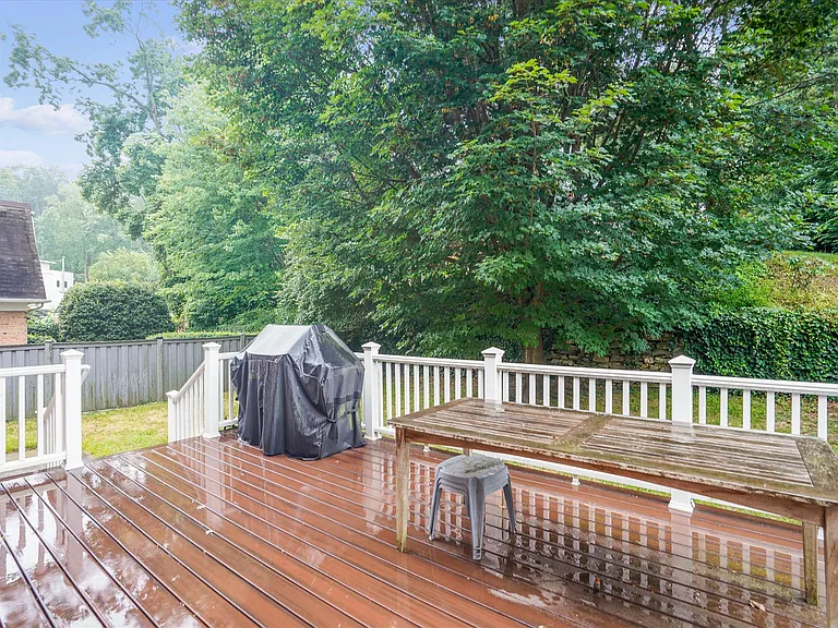 2248 Military Rd — Photo 24