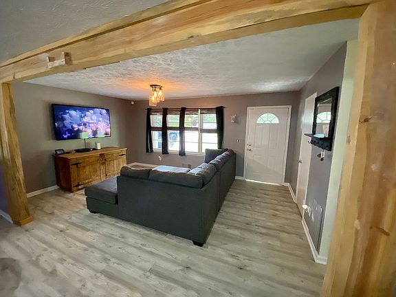 3rd image of 158 Prince Anthony Dr