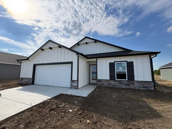 5717 Plumthicket St, Wichita, KS 67226