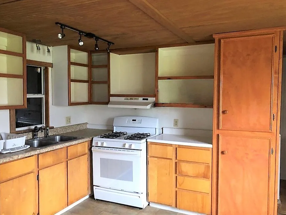 3 bed, 2.0 bath, 1036 sqft, $1,100 — Photo 4