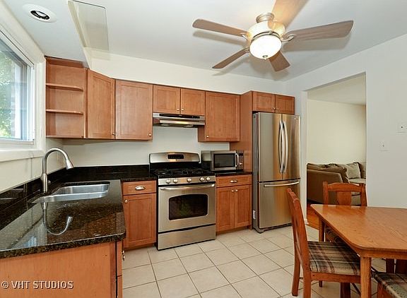 5th image of 1435 W Belle Plaine Ave APT 3