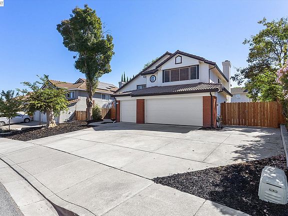 3rd image of 5144 Carriage Way