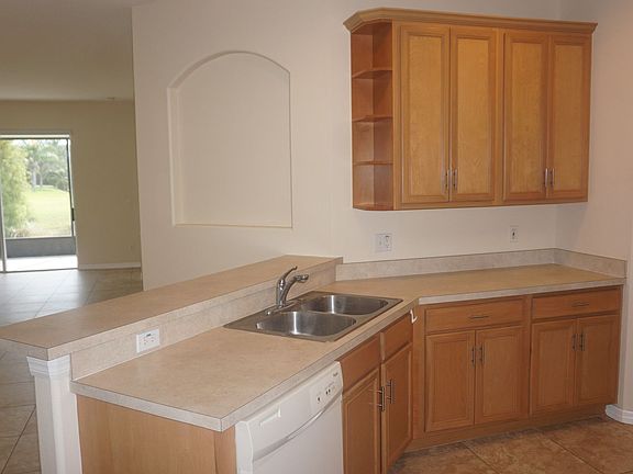 3rd image of 7433 Surrey Wood Ln