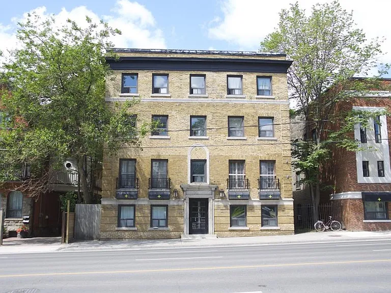 320 Avenue Rd — Photo 14