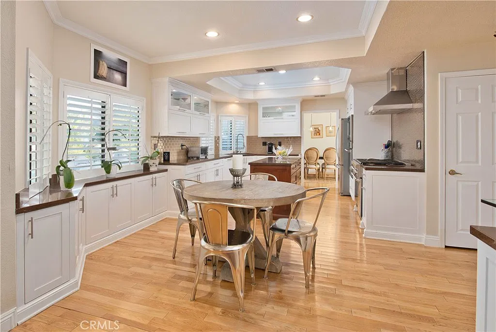 5 bed, 4.5 bath, 3317 sqft, $8,250 — Photo 4