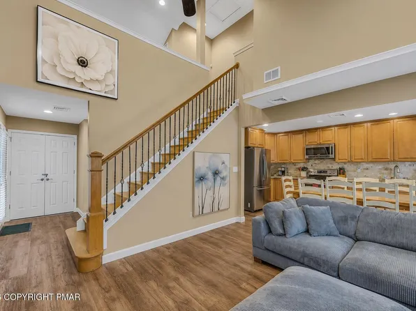 12 Beachwood Ct, Lake Harmony, PA 18624