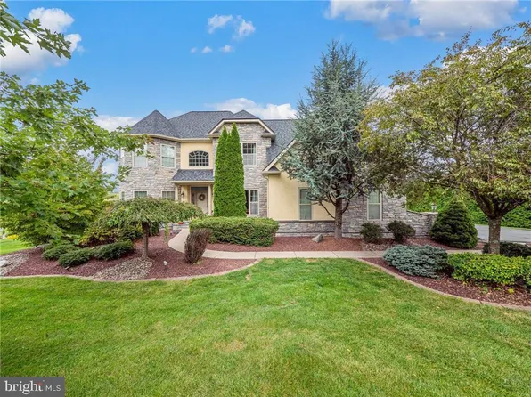 245 E Dell Rd, Nazareth, PA 18064