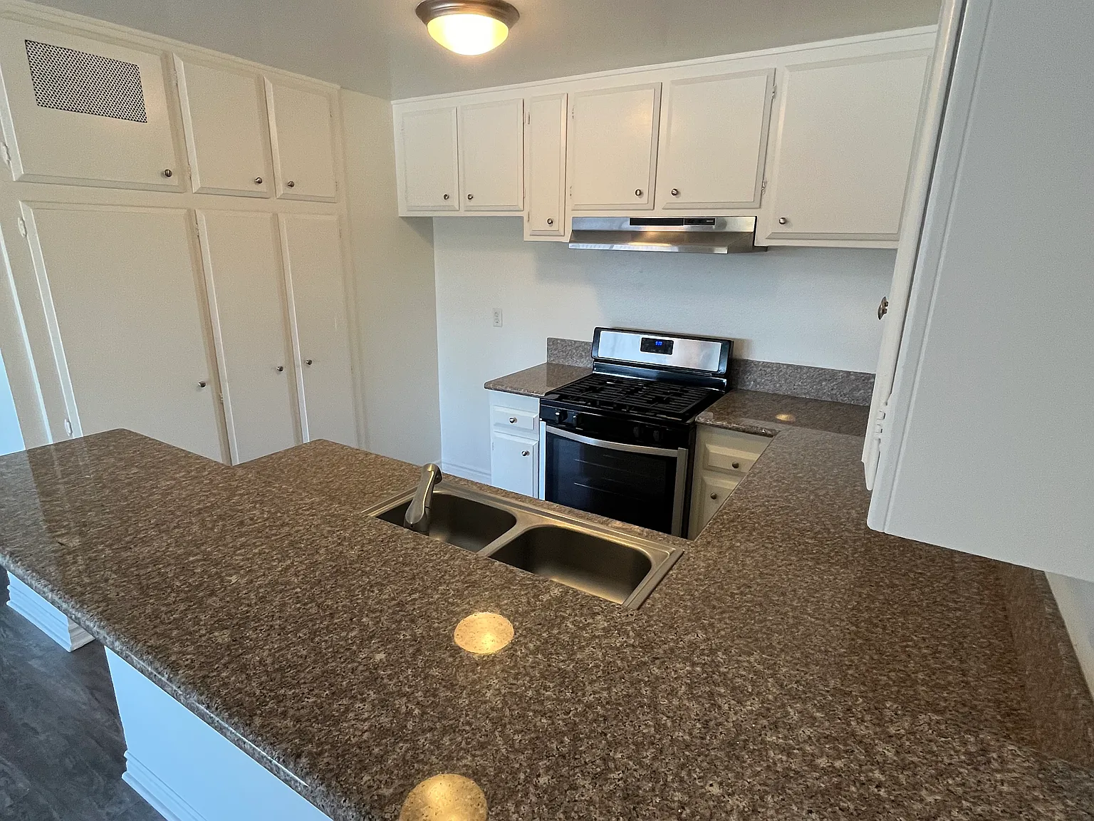 Pinetree Anaheim Apartments — Photo 4