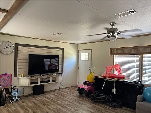 3rd image of 103 Azalea Ave