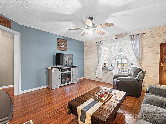 5th image of 118 Westscott Dr