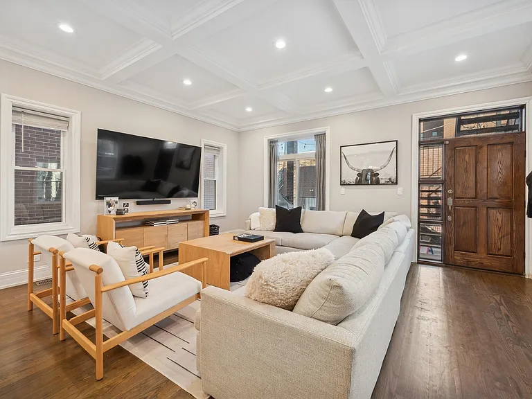 1214 W Fletcher St #11 — Photo 6