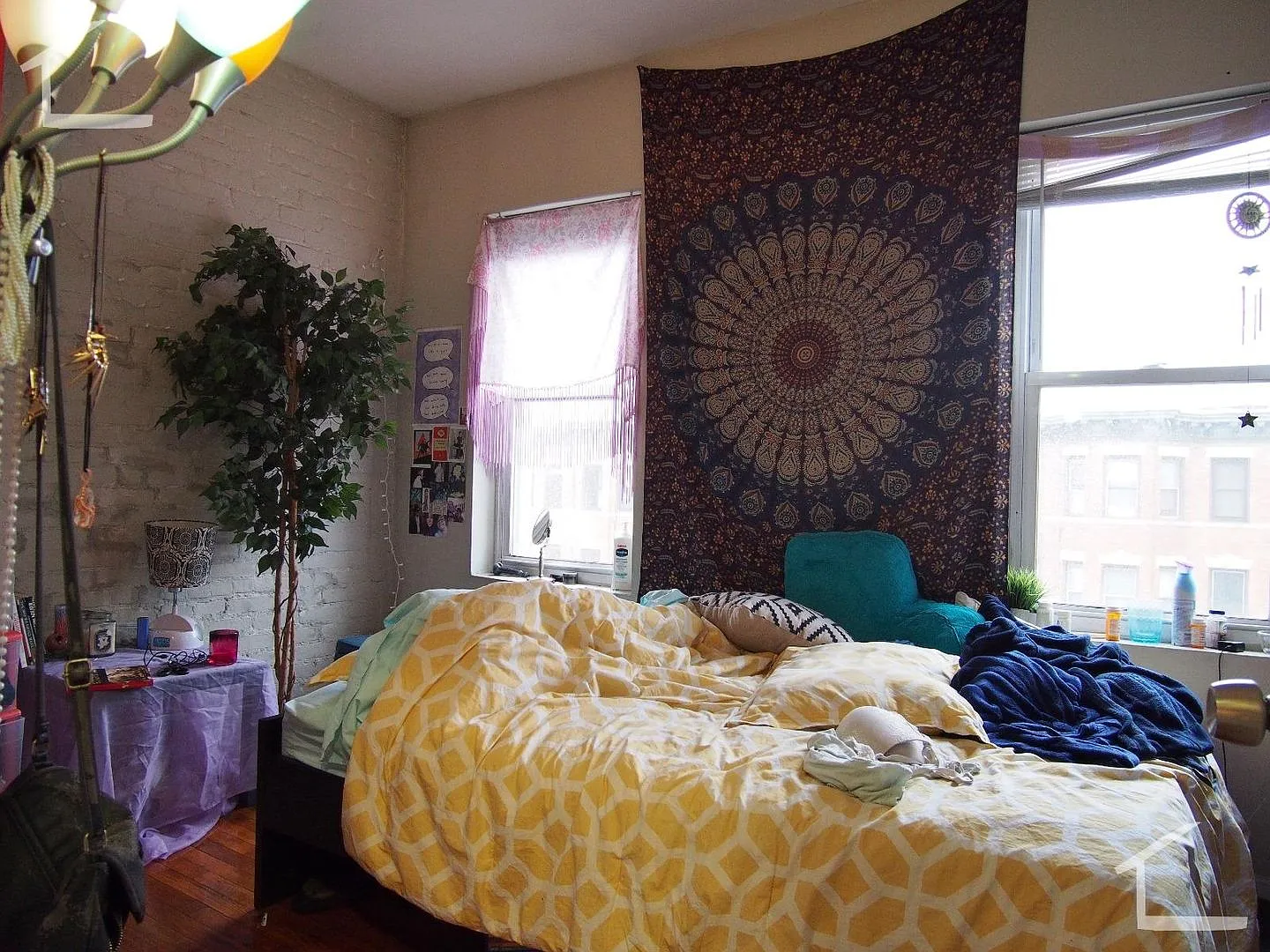 Mission Hill Area. No Brokers Fee, Hot Water Included, Eat-in Kitchen, Parking for Rent — Photo 4