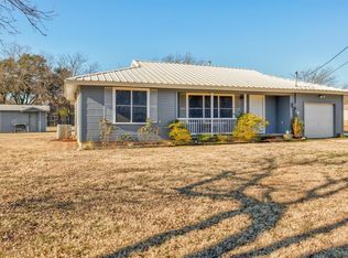 107 Lane Ave, Cleburne, TX 76033