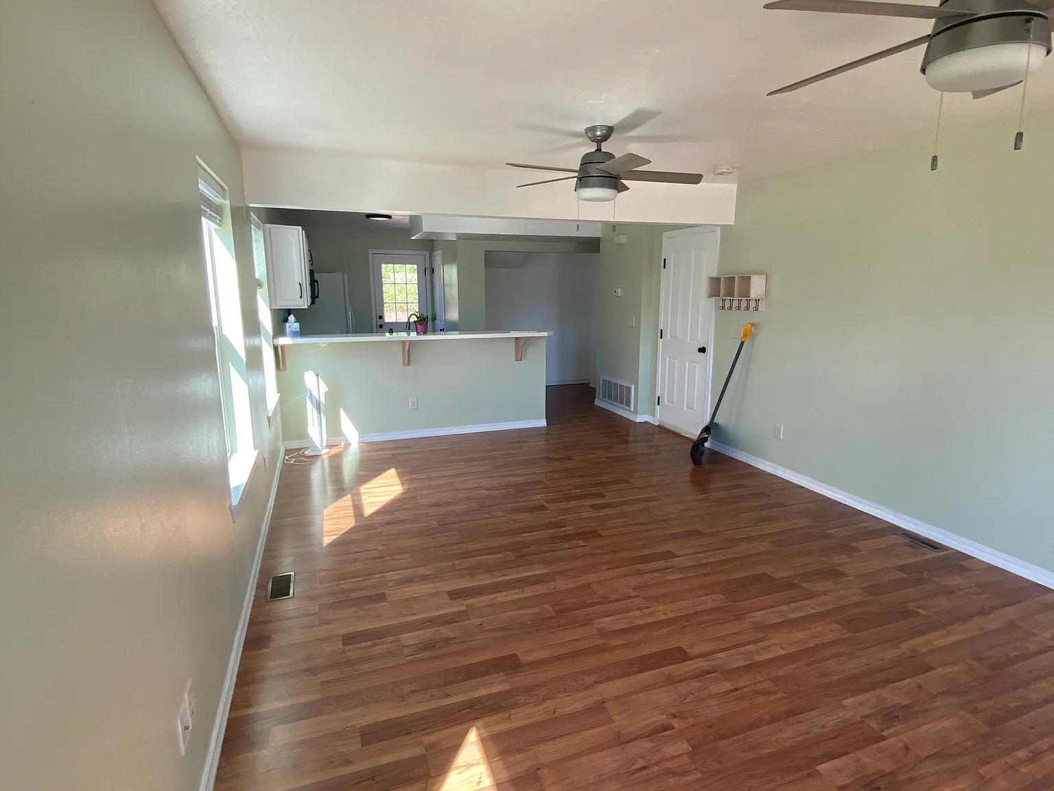 3 bed, 1.5 bath, 1450 sqft, $650 — Photo 3