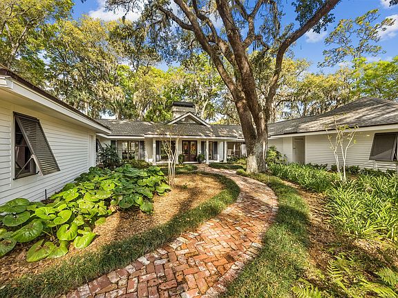 4th image of 11 Red Maple Rd