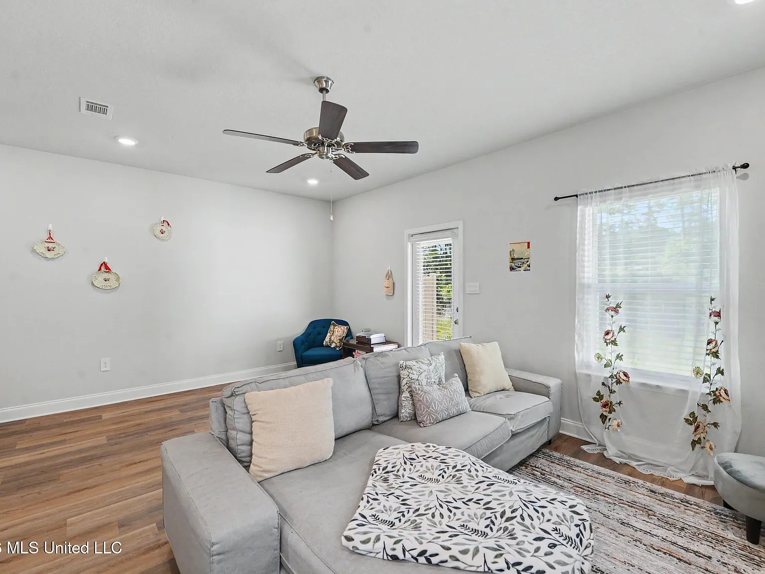 3 bed, 3.5 bath, 1452 sqft, $1,800 — Photo 4